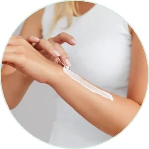 Vitamin C Body Lotion | Provides Deep Moisturization | Evens Out Skin Tone | Nourishes & Soothes Irritated Skin - 275 ml  HOW TO USE?