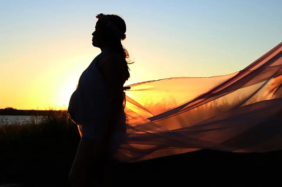 Which Foods Should You Avoid During Pregnancy That Cause Bloating?