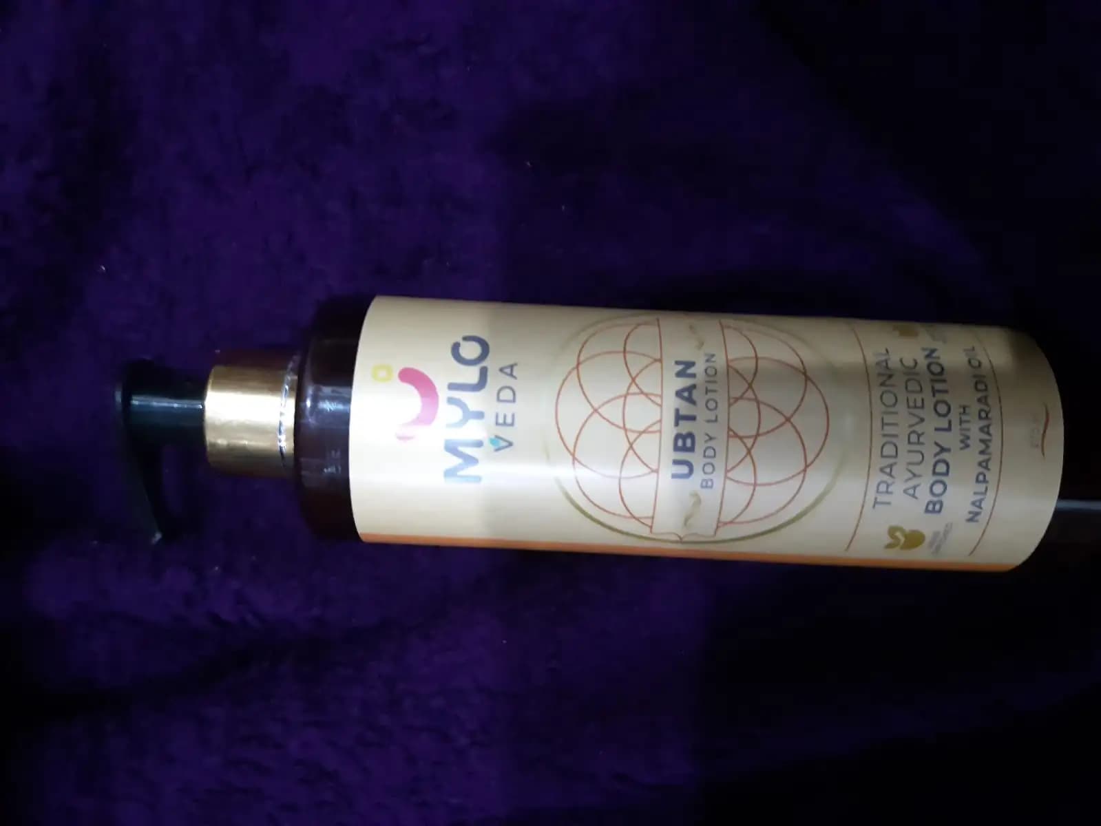 Ubtan Body Lotion with Turmeric, Cocoa Butter & Shea Butter | Soothes Dry Skin | Provides 24 Hours Moisturization | Makes the Skin Glow 275ml