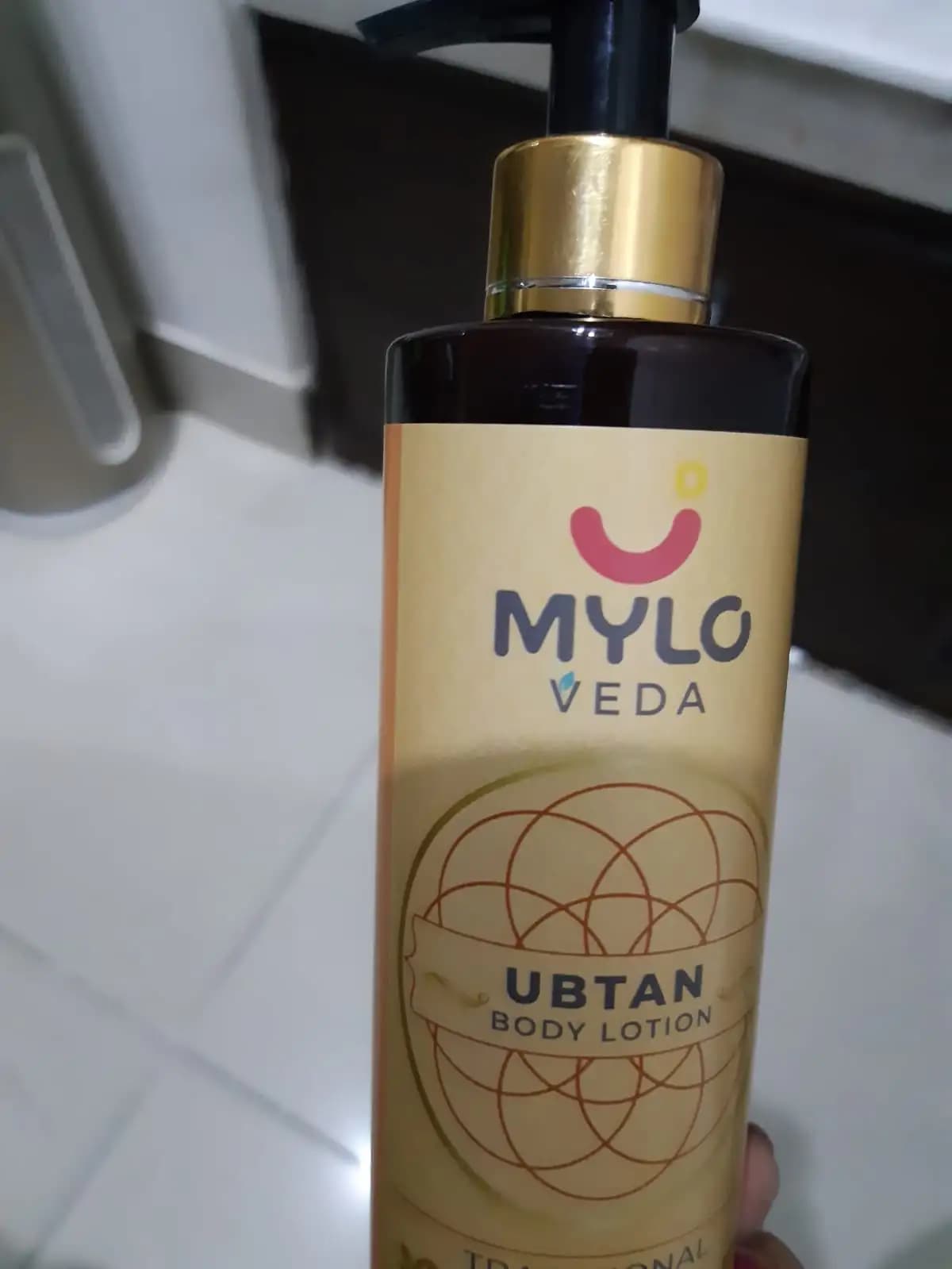 Ubtan Body Lotion with Turmeric, Cocoa Butter & Shea Butter | Soothes Dry Skin | Provides 24 Hours Moisturization | Makes the Skin Glow 275ml