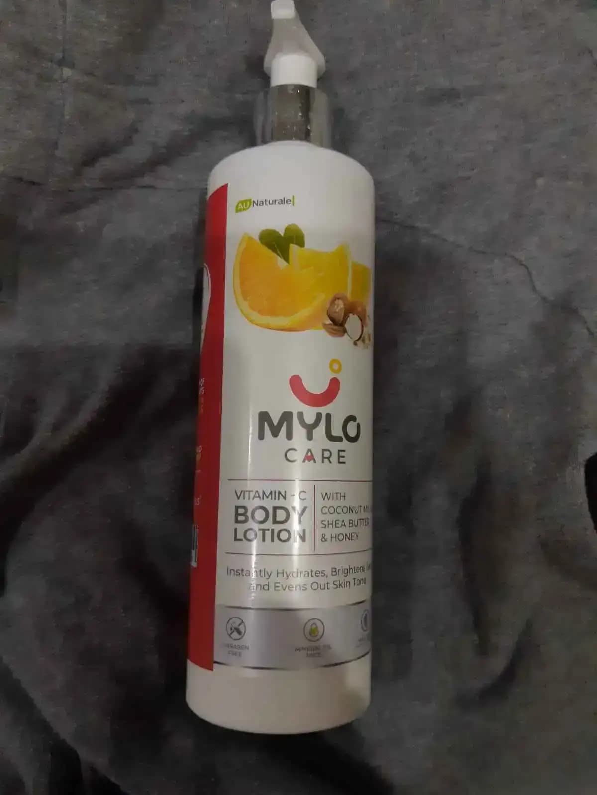 Vitamin C Body Lotion | Provides Deep Moisturization | Evens Out Skin Tone | Nourishes & Soothes Irritated Skin - 275 ml