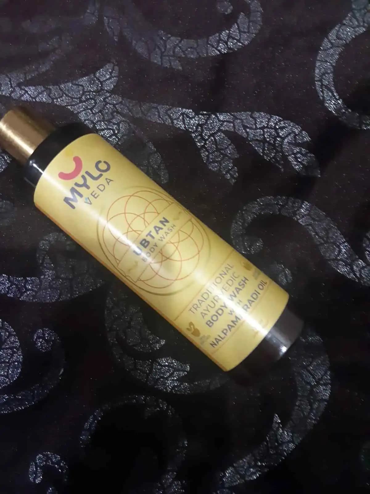 Ubtan Body Wash with Nalpamaradi Oil, Saffron & Sandalwood | Improves Skin Elasticity | Promotes Skin Repair | Lightens Skin Complexion 275ml