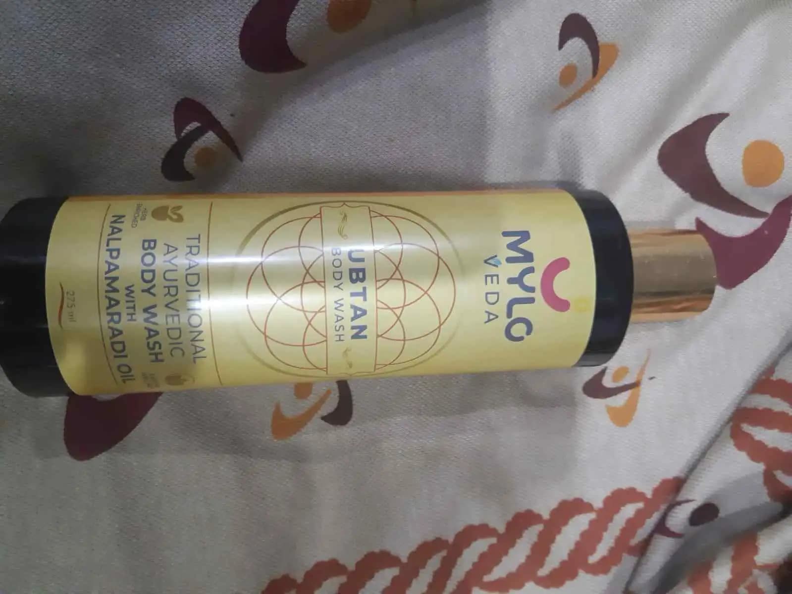 Ubtan Body Wash with Nalpamaradi Oil, Saffron & Sandalwood | Improves Skin Elasticity | Promotes Skin Repair | Lightens Skin Complexion 275ml