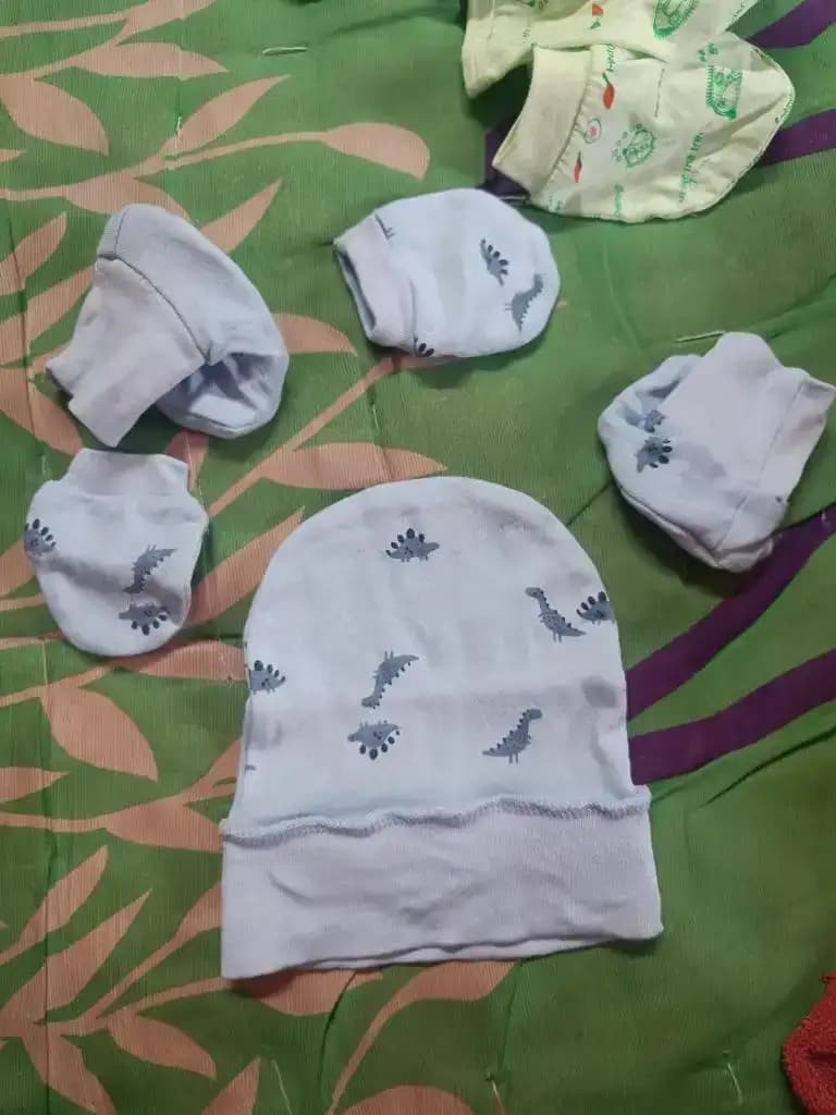100% Cotton Baby Cap, Mittens, & Booties Set for New Born Baby | Keeps Baby Warm (0-6 Months) - Tiny Toss