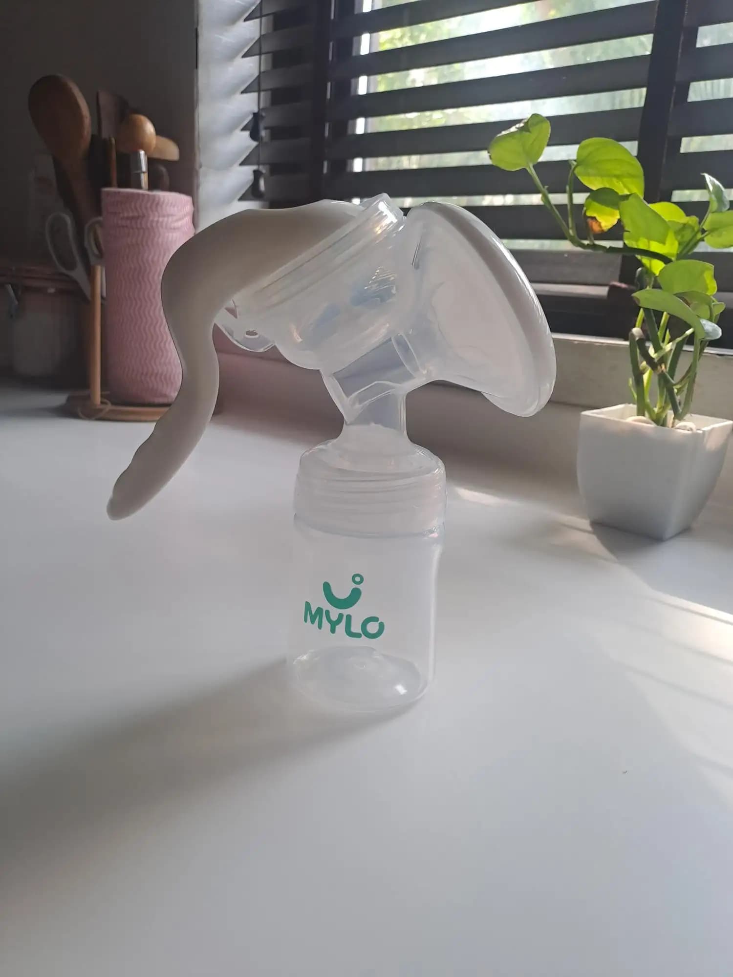 Manual Breast Pump For Feeding Mothers | Anti Colic & BPA Free | Compact & Lightweight | Easy to hold | Easy to Clean | With Bottle (150 ml)