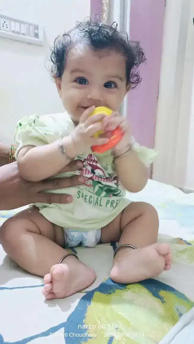 Feels Natural Ultra Soft Fruit & Food Nibbler- Yellow | Convenient to Introduce Fruits & Veggies to Baby | Ultra-soft Silicone Mesh for Easy Chewing | Easy One Snap Filling | Helps Relieve Teething Discomfort
