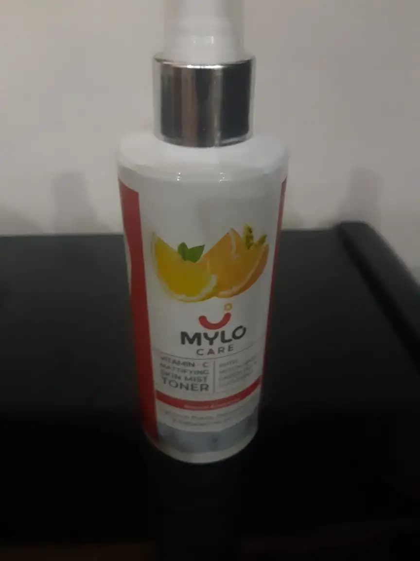 Vitamin C Mattifying Skin Mist Toner - Tightens Pores | Soothes Skin Irritation | Removes Impurities | Brightens Complexion - 200 ml