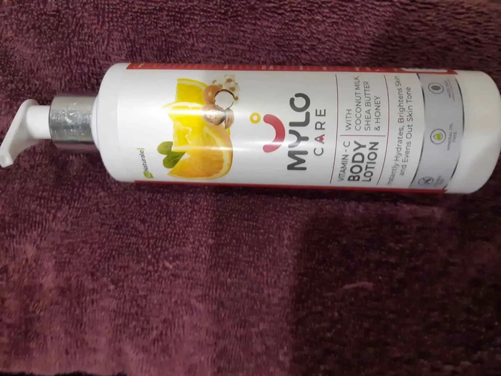 Vitamin C Body Lotion | Provides Deep Moisturization | Evens Out Skin Tone | Nourishes & Soothes Irritated Skin - 275 ml