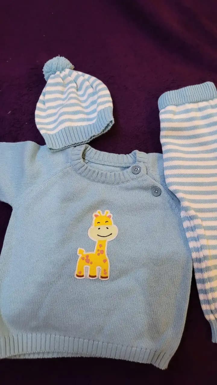 Baby Full Sleeves Sweater and Stripe Pant Set with Cap in 100% Cotton – Blue Giraffe (0-3M)