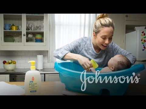 How To Bathe A Newborn Baby | Johnsons