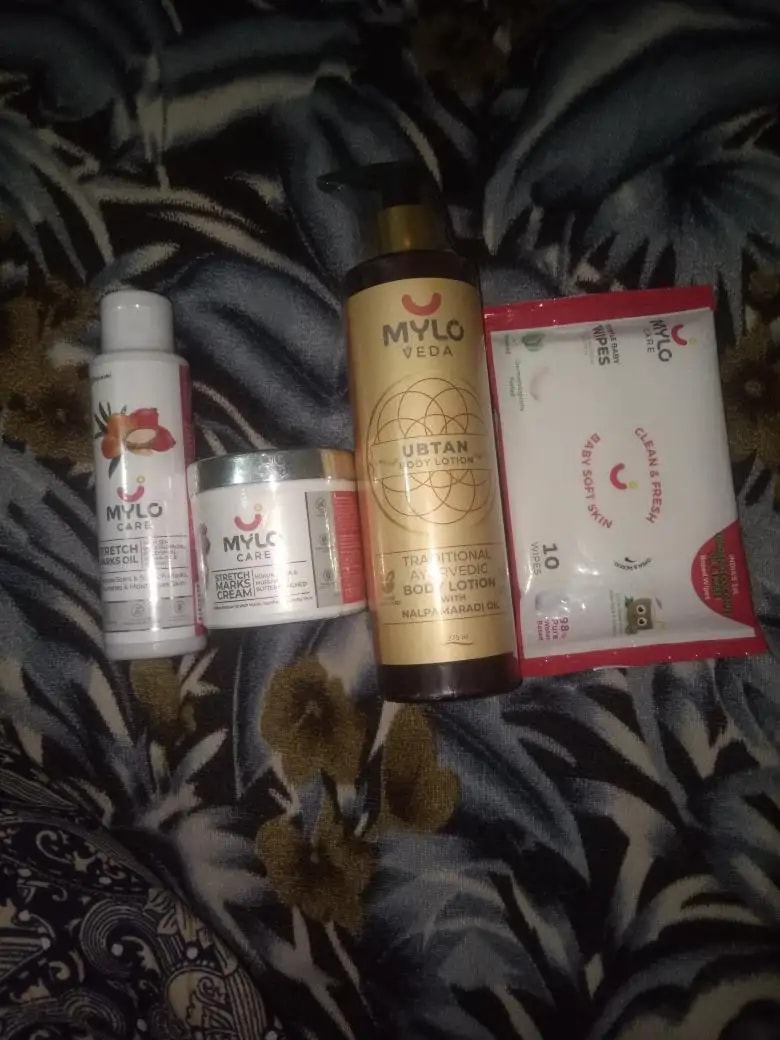 Stretch Marks Kit - Removes Scars | Made with Natural Ingredients | Tightens Skin - (Stretch Mark Oil - 100 ml, Stretch Marks Cream - 100ml)