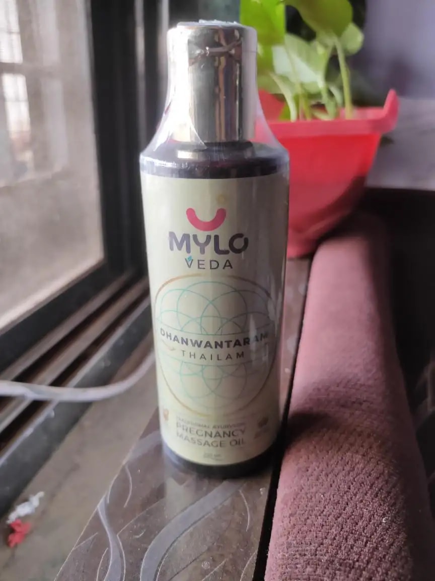 Mylo Herb Enriched Baby Massage Oil - 200 ml | Dermatologically Tested | Made Safe Certified | Nourishes Skin | Strengthens Immunity | Ayurvedic Preparation