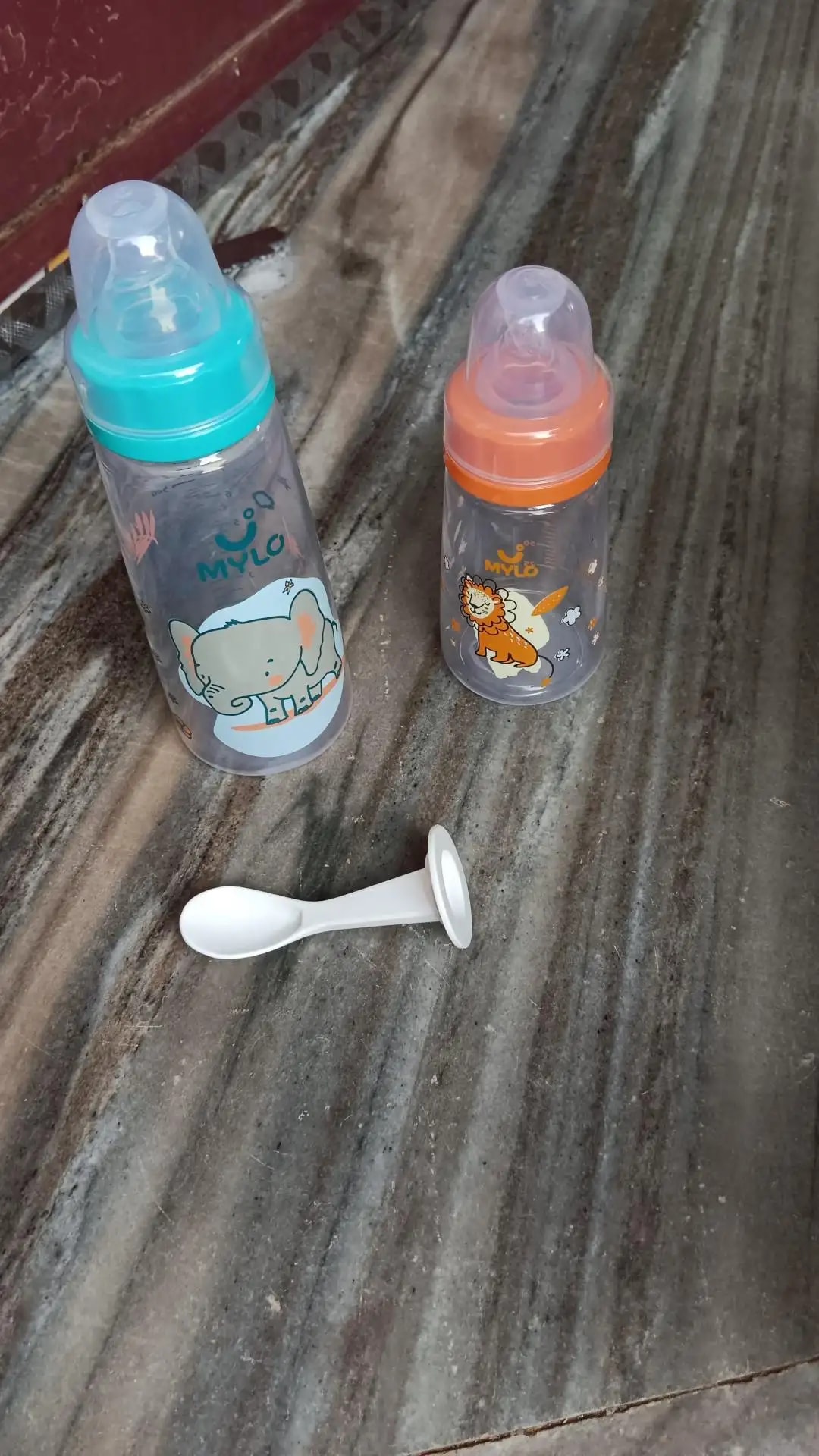 2-in-1 Baby Feeding Bottle | BPA Free with Anti-Colic Nipple & Spoon | Easy Flow Neck Design - Lion & Giraffe 125ml & 250ml
