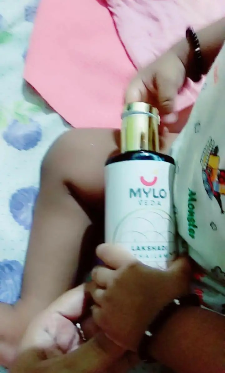 Mylo Herb Enriched Baby Massage Oil - 200 ml | Dermatologically Tested | Made Safe Certified | Nourishes Skin | Strengthens Immunity | Ayurvedic Preparation