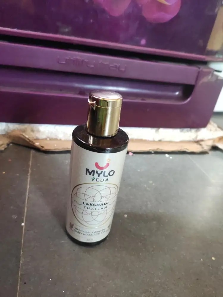 Mylo Herb Enriched Baby Massage Oil - 200 ml | Dermatologically Tested | Made Safe Certified | Nourishes Skin | Strengthens Immunity | Ayurvedic Preparation