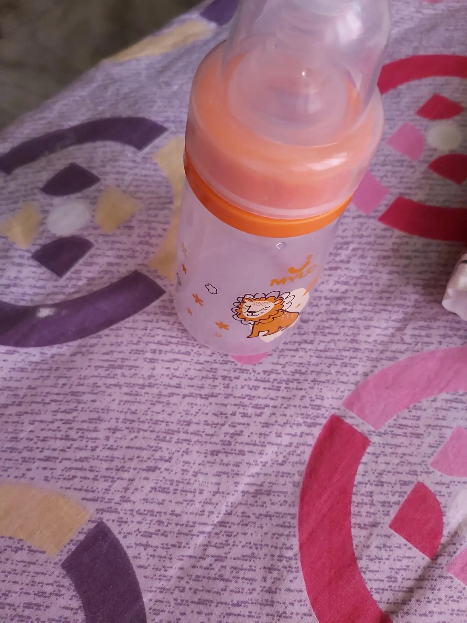 2-in-1 Baby Feeding Bottle | BPA Free with Anti-Colic Nipple & Spoon | Easy Flow Neck Design - Lion & Giraffe 125ml & 250ml