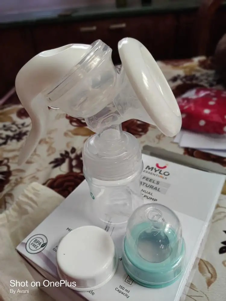Manual Breast Pump For Feeding Mothers | Anti Colic & BPA Free | Compact & Lightweight | Easy to hold | Easy to Clean | With Bottle (150 ml)