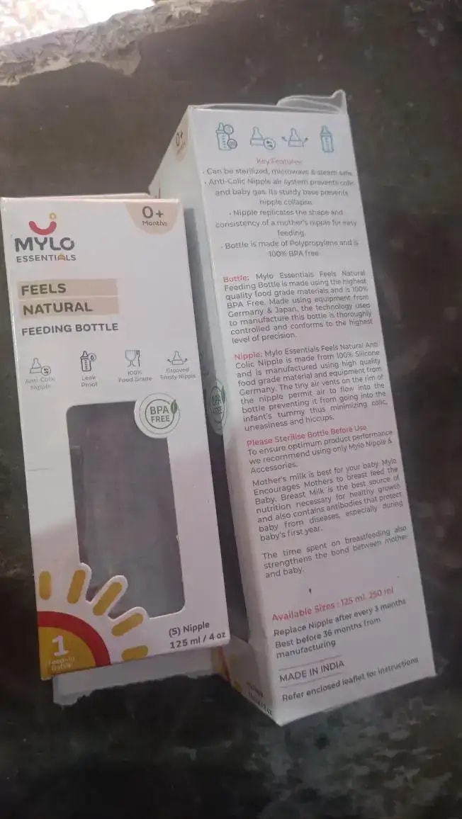 2-in-1 Baby Feeding Bottle | BPA Free with Anti-Colic Nipple & Spoon | Easy Flow Neck Design - Lion & Giraffe 125ml & 250ml