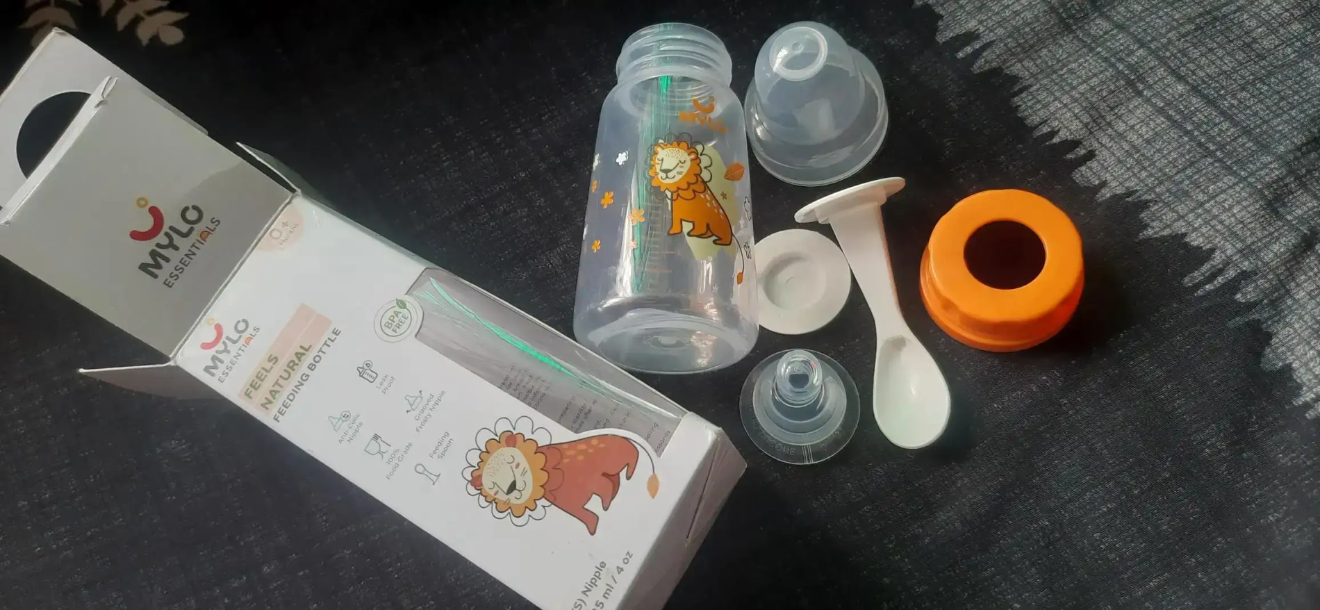 2-in-1 Baby Feeding Bottle | BPA Free with Anti-Colic Nipple & Spoon | Easy Flow Neck Design - Lion & Giraffe 125ml & 250ml