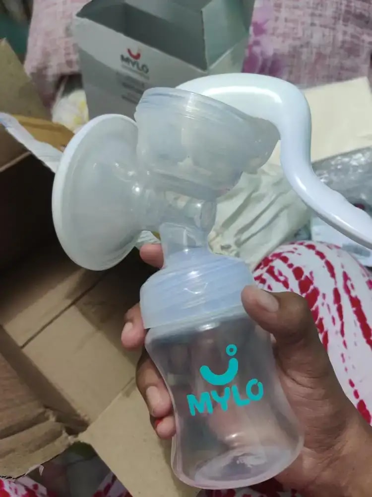 Manual Breast Pump For Feeding Mothers | Anti Colic & BPA Free | Compact & Lightweight | Easy to hold | Easy to Clean | With Bottle (150 ml)