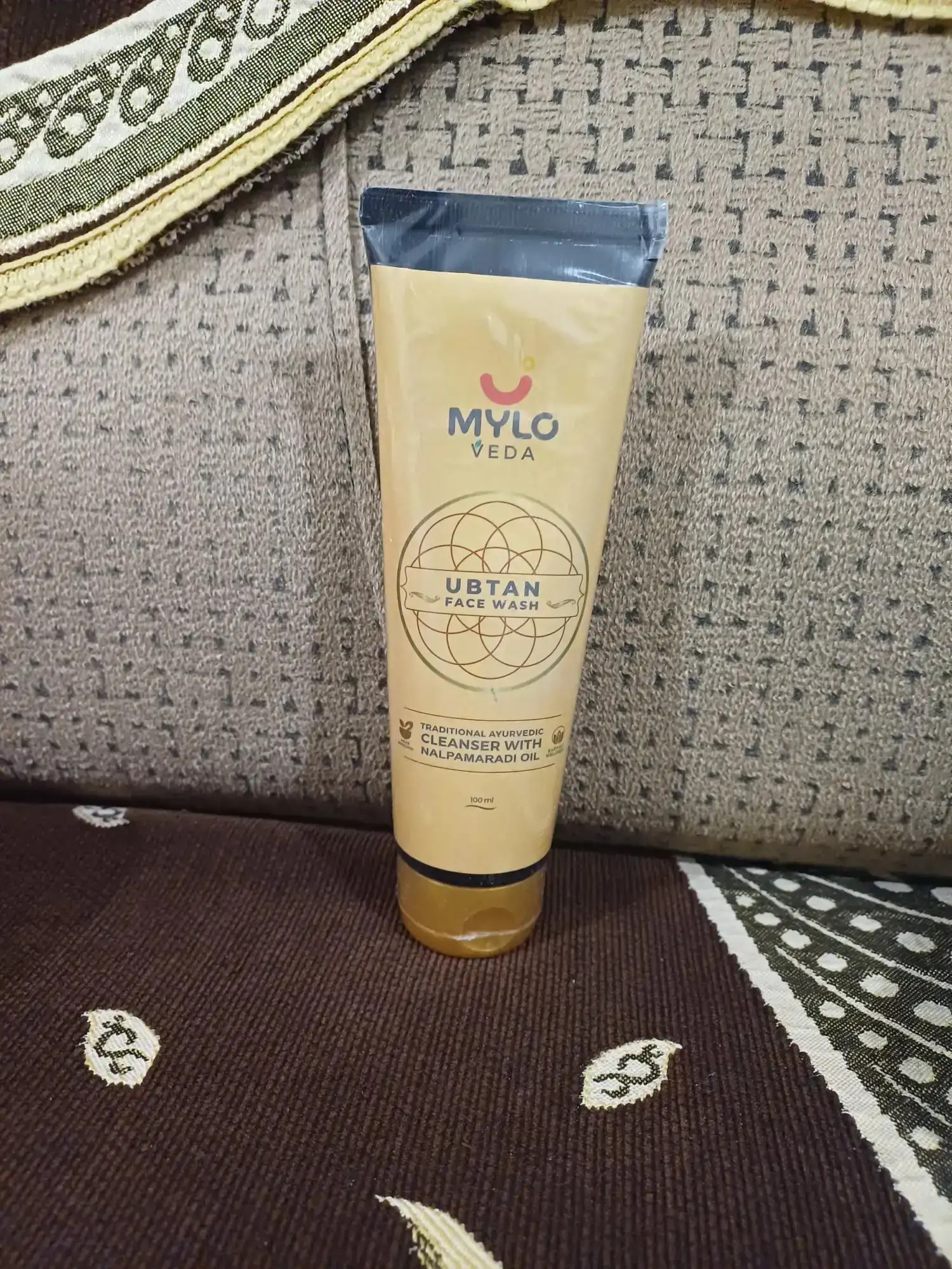 Ubtan Face Wash with Saffron, Nalpamaradi Oil & Turmeric | Brightens Skin | Removes Dead Skin Cells | Fights Acne | Lightens Skin (100 gm)