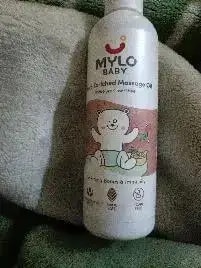 Mylo Herb Enriched Baby Massage Oil - 200 ml | Dermatologically Tested | Made Safe Certified | Nourishes Skin | Strengthens Immunity | Ayurvedic Preparation