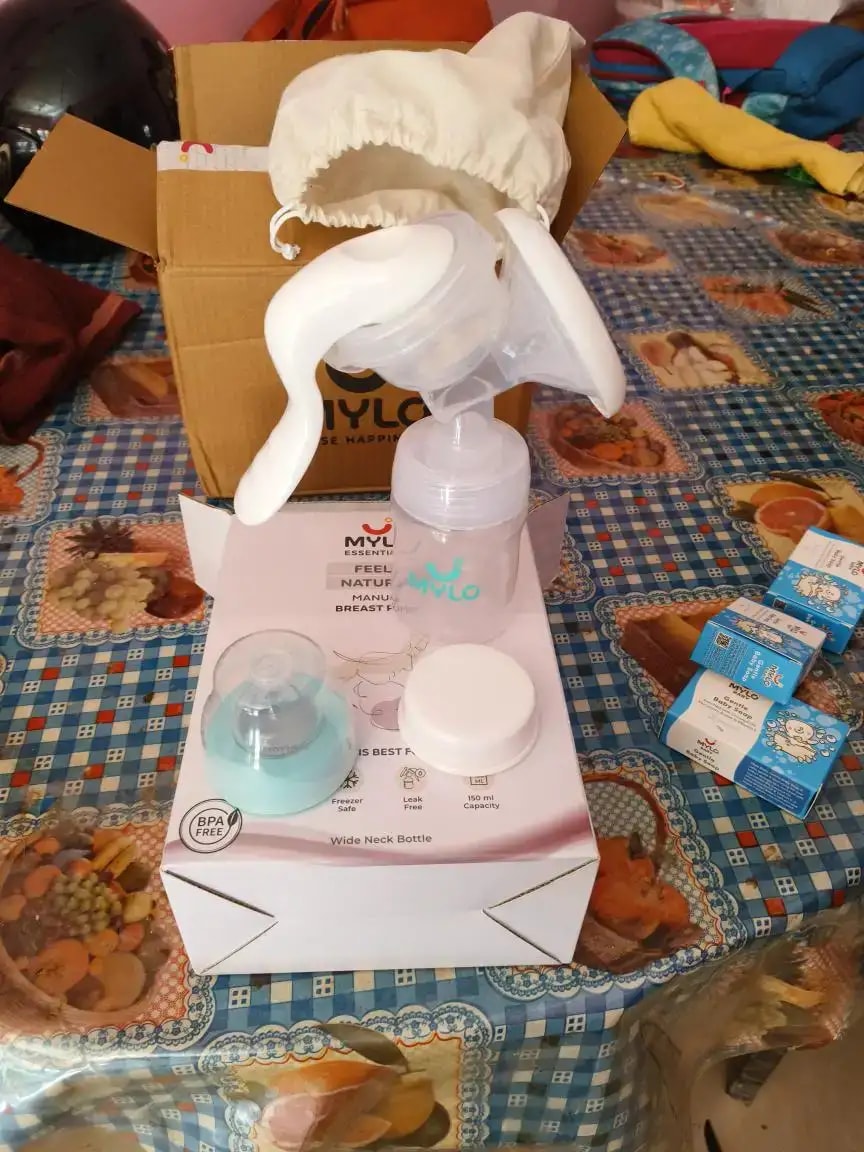 Manual Breast Pump For Feeding Mothers | Anti Colic & BPA Free | Compact & Lightweight | Easy to hold | Easy to Clean | With Bottle (150 ml)