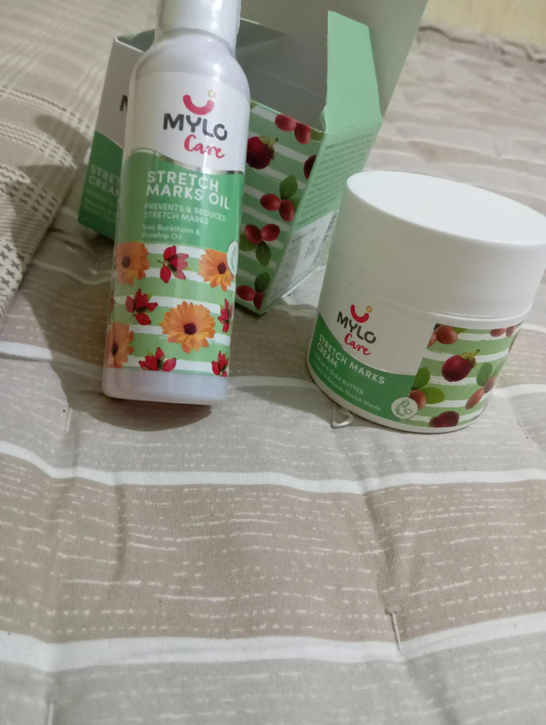Stretch Marks Kit - Removes Scars | Made with Natural Ingredients | Tightens Skin - (Stretch Mark Oil - 100 ml, Stretch Marks Cream - 100ml)