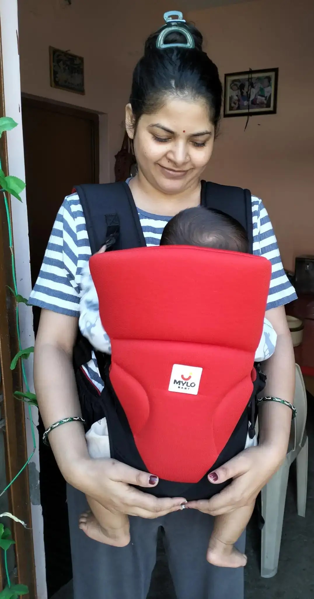 Baby Carrier Bag for 0 to 3 Years with 4 Comfortable Carrying Positions | Lightweight & Travel Friendly | Padded Neck & Shoulder Support - Red & Black