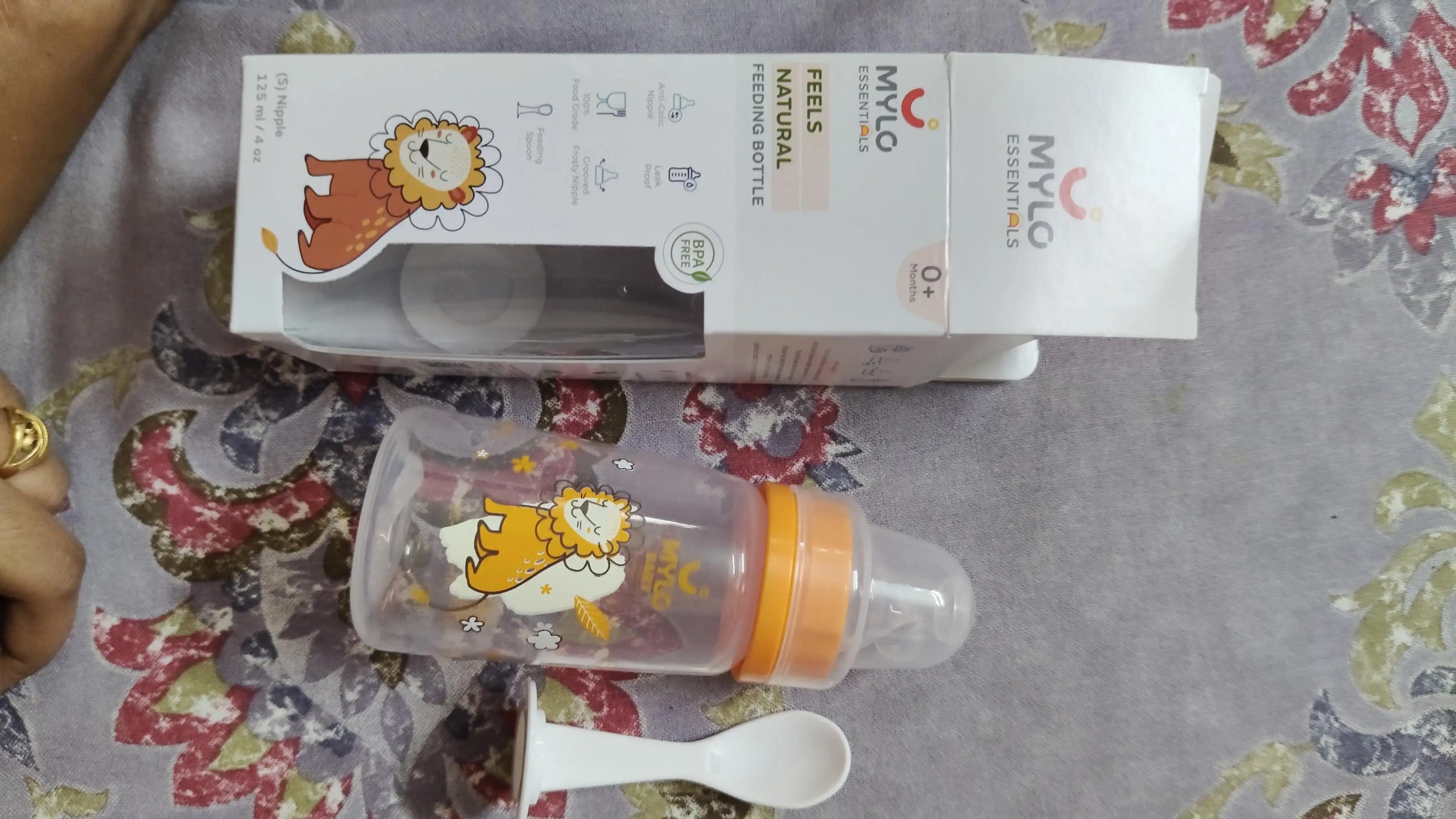 2-in-1 Baby Feeding Bottle | BPA Free with Anti-Colic Nipple & Spoon | Easy Flow Neck Design - Lion & Giraffe 125ml & 250ml