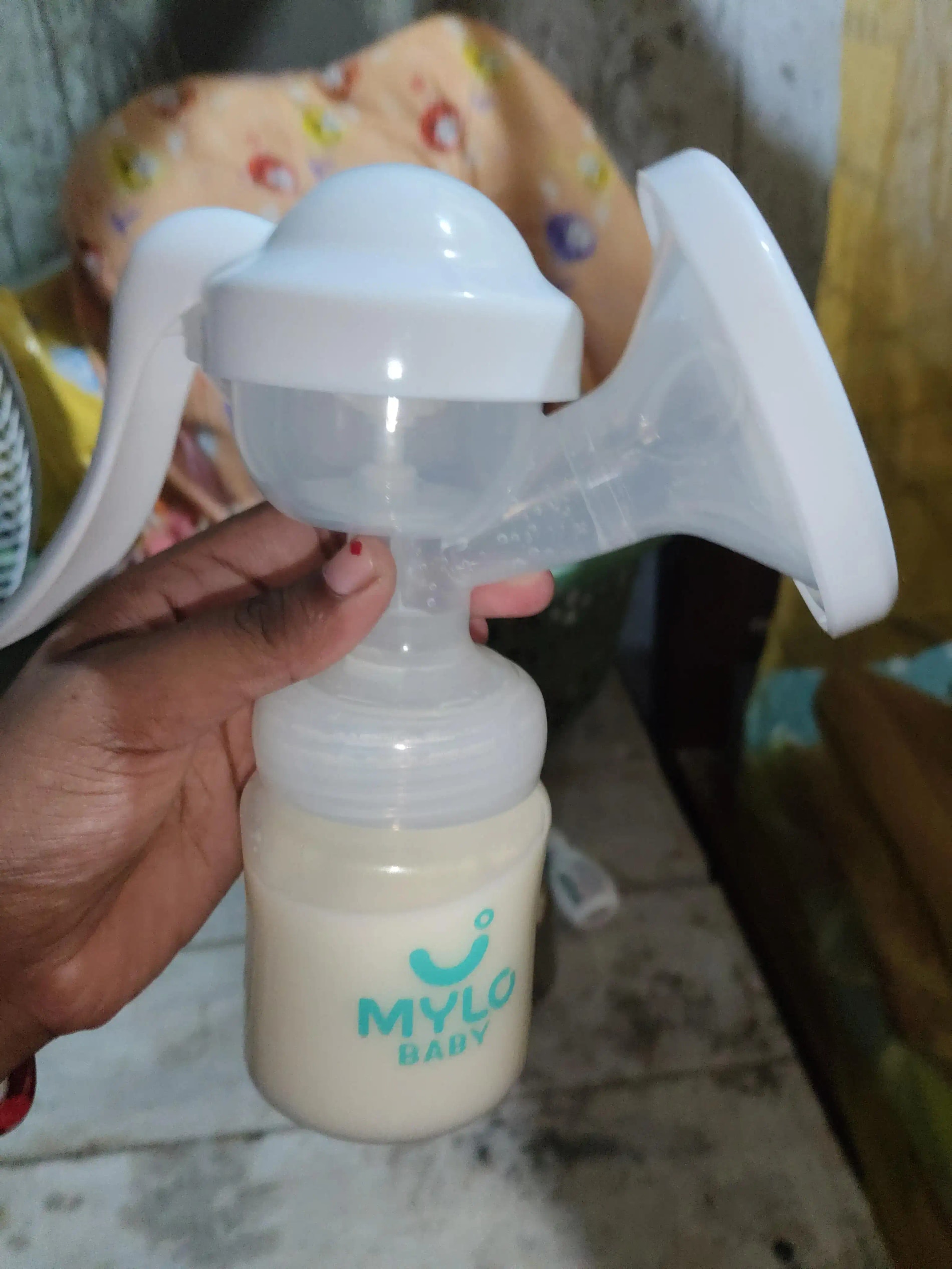 Manual Breast Pump For Feeding Mothers | Anti Colic & BPA Free | Compact & Lightweight | Easy to hold | Easy to Clean | With Bottle (150 ml)