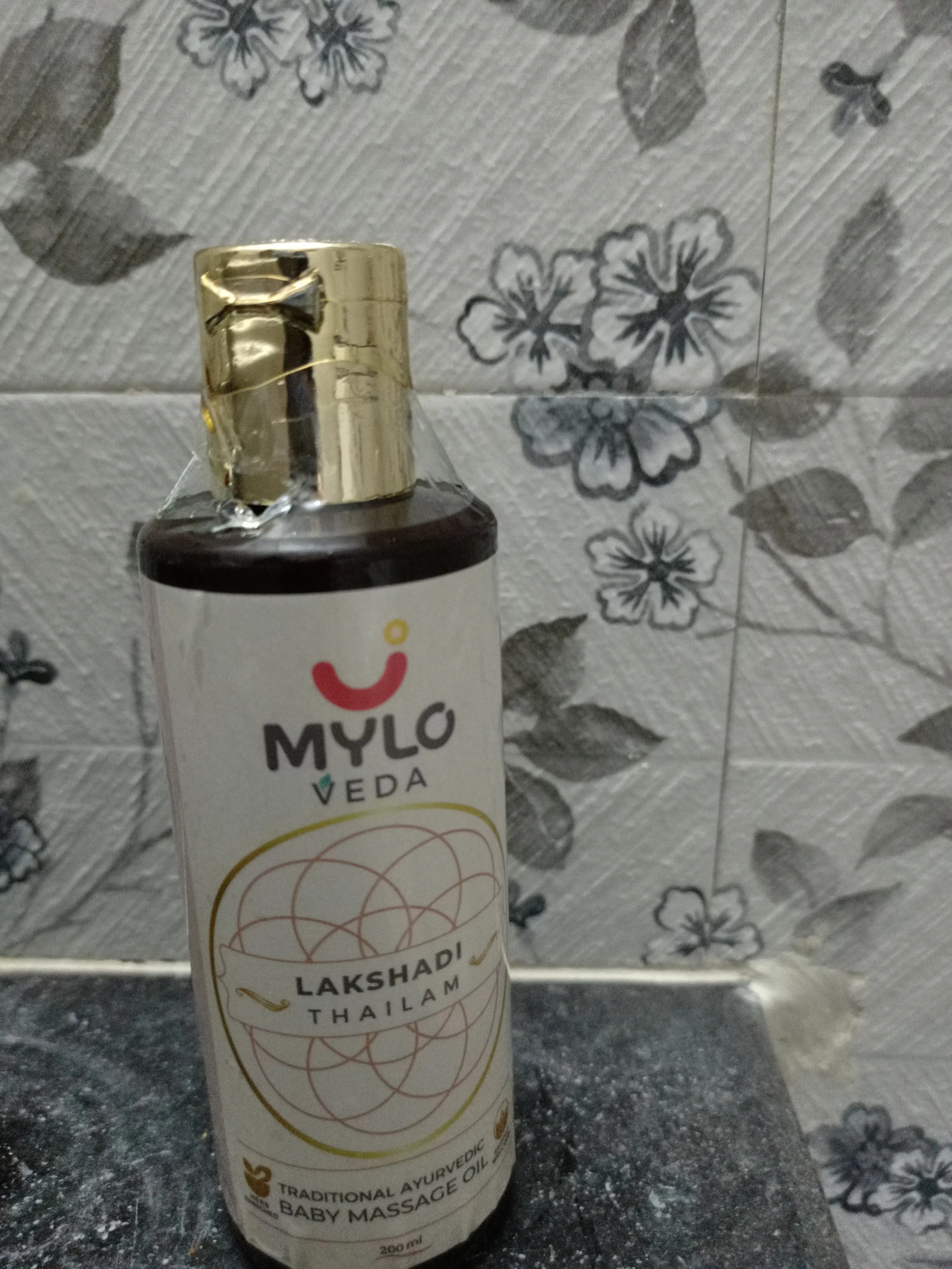 Mylo Herb Enriched Baby Massage Oil - 200 ml | Dermatologically Tested | Made Safe Certified | Nourishes Skin | Strengthens Immunity | Ayurvedic Preparation