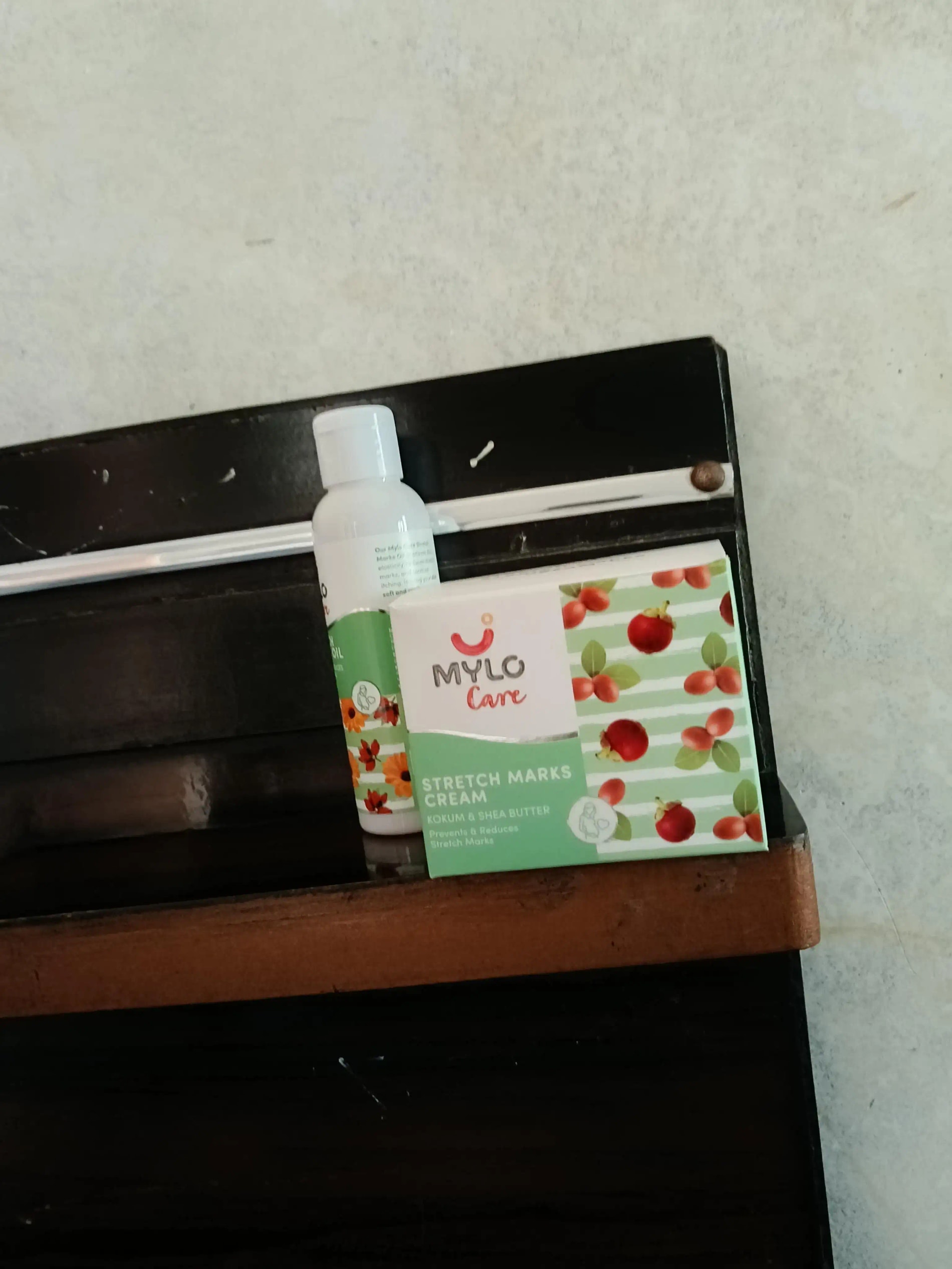Stretch Marks Kit - Removes Scars | Made with Natural Ingredients | Tightens Skin - (Stretch Mark Oil - 100 ml, Stretch Marks Cream - 100ml)